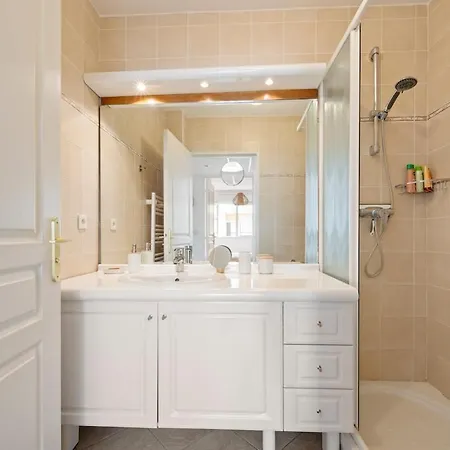 Beautiful 1 Bedroom Flat , 20 M From The Beach, Ac And Private Garage * Roquebrune-Cap-Martin