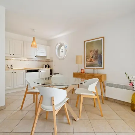 Beautiful 1 Bedroom Flat , 20 M From The Beach, Ac And Private Garage Rocabruna