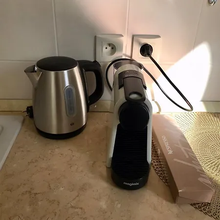 Beautiful 1 Bedroom Flat , 20 M From The Beach, Ac And Private Garage Lägenhet