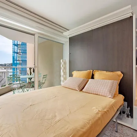 Beautiful 1 Bedroom Flat , 20 M From The Beach, Ac And Private Garage Apartamento
