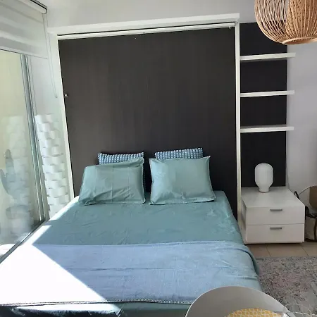 Beautiful 1 Bedroom Flat , 20 M From The Beach, Ac And Private Garage *