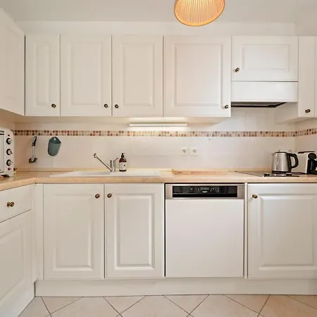Apartamento Beautiful 1 Bedroom Flat , 20 M From The Beach, Ac And Private Garage
