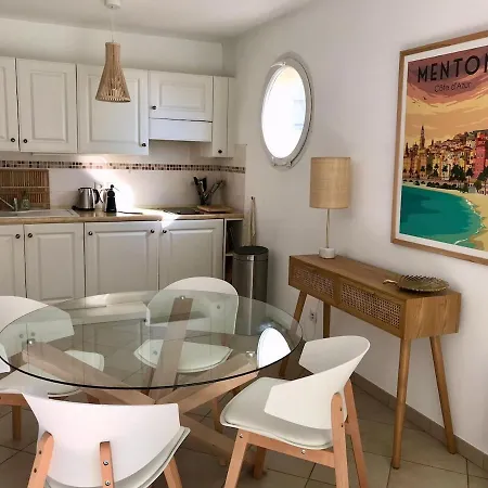 Beautiful 1 Bedroom Flat , 20 M From The Beach, Ac And Private Garage Apartamento