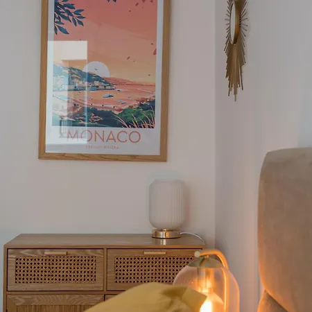 Beautiful 1 Bedroom Flat , 20 M From The Beach, Ac And Private Garage Lägenhet *