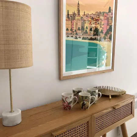 Beautiful 1 Bedroom Flat , 20 M From The Beach, Ac And Private Garage Lägenhet *