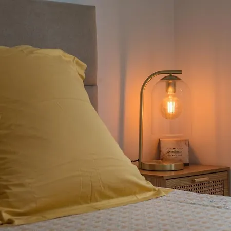 Beautiful 1 Bedroom Flat , 20 M From The Beach, Ac And Private Garage *