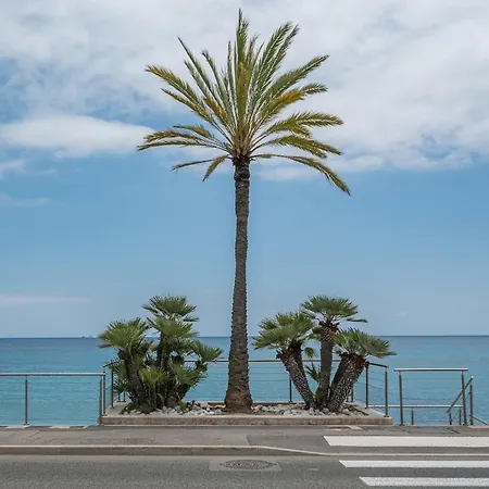Beautiful 1 Bedroom Flat , 20 M From The Beach, Ac And Private Garage Apartamento *