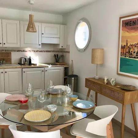 Beautiful 1 Bedroom Flat , 20 M From The Beach, Ac And Private Garage Lägenhet *