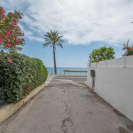 Beautiful 1 Bedroom Flat , 20 M From The Beach, Ac And Private Garage * Roquebrune-Cap-Martin