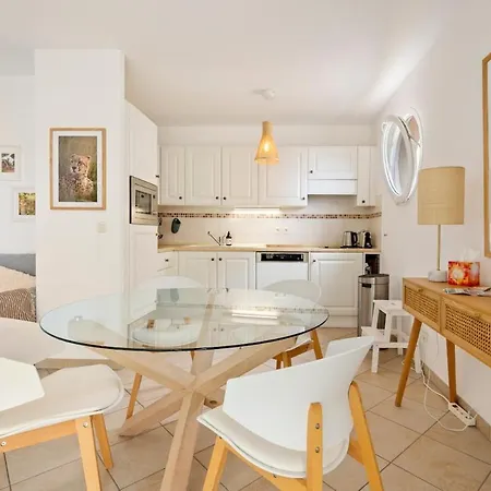 Lägenhet Beautiful 1 Bedroom Flat , 20 M From The Beach, Ac And Private Garage